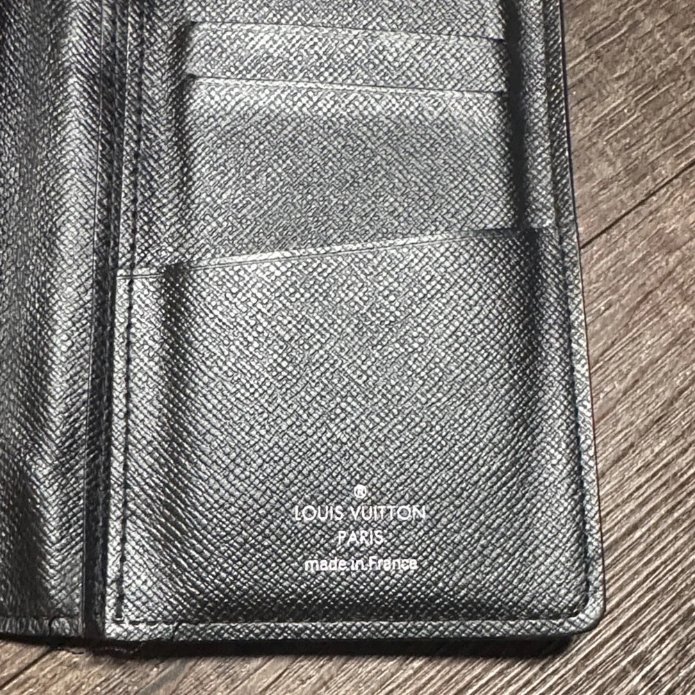 Louis Vuitton Brazza Wallet Epi Leather - Picture 4 of 16